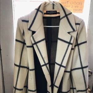 Alorna Coat size Large